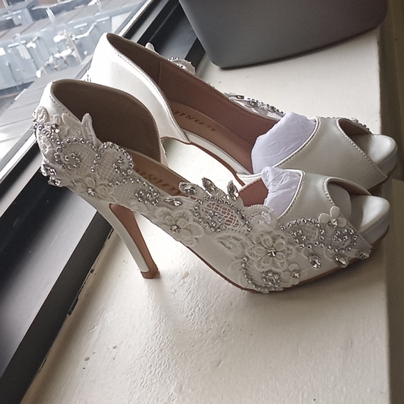 Prom or wedding shoe - Picture 2 of 7